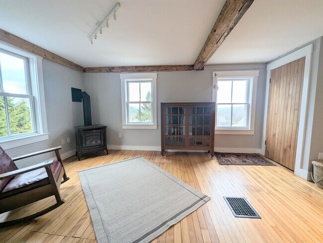 Building Photo - 33 Old Cemetery Rd