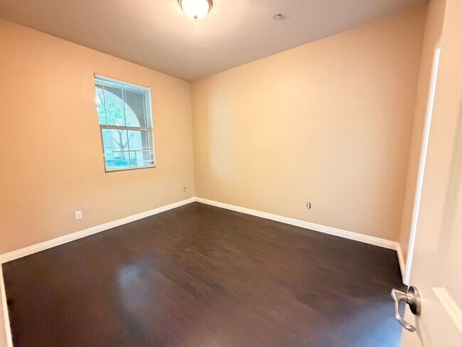 Building Photo - 1831 Crimson Ct