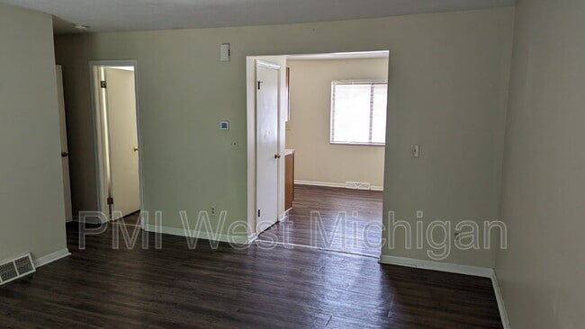 Building Photo - 6079 In the Pines Dr SE