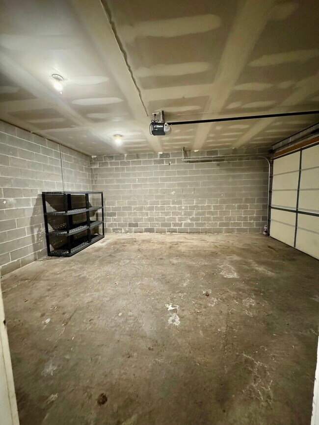 Building Photo - 235 N Sacramento St