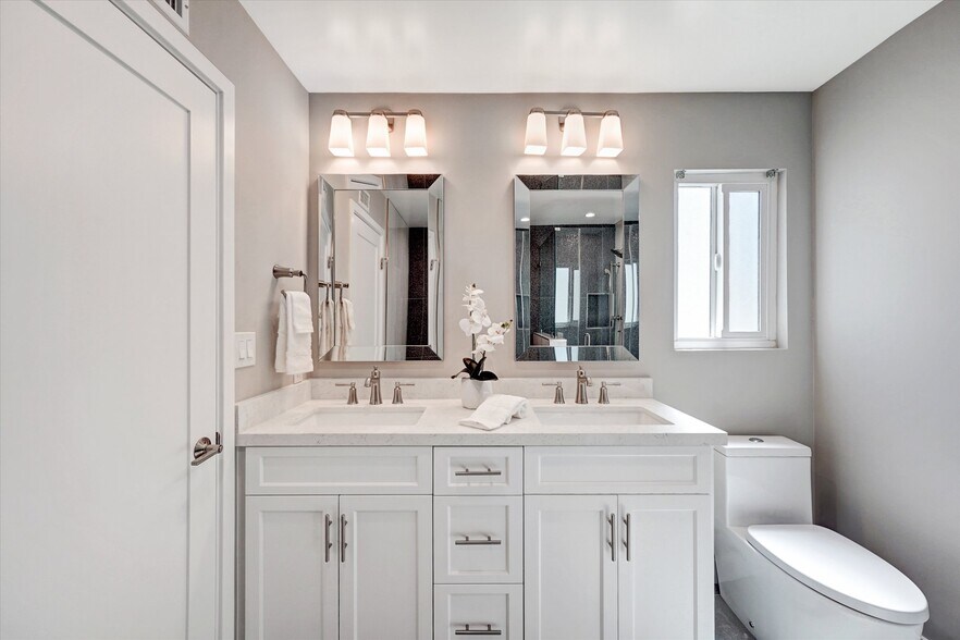 Building Photo - 5346 Tyrone Ave