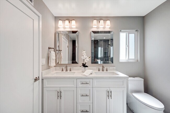 Building Photo - 5346 Tyrone Ave