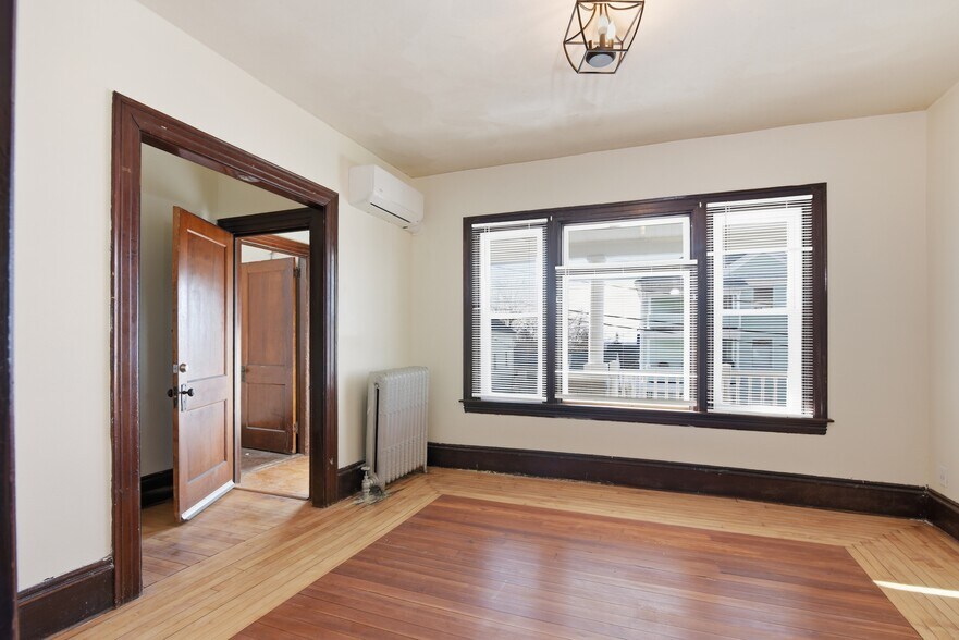 Building Photo - 341 Belmont St