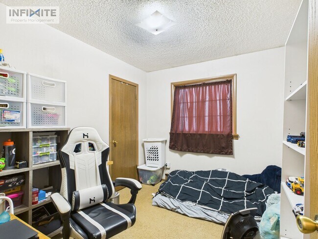 Building Photo - Welcome to this charming 3-bedroom, 1-bathroom home