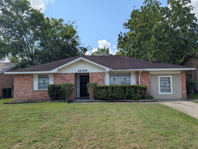 Primary Photo - 5203 Heathercrest Dr