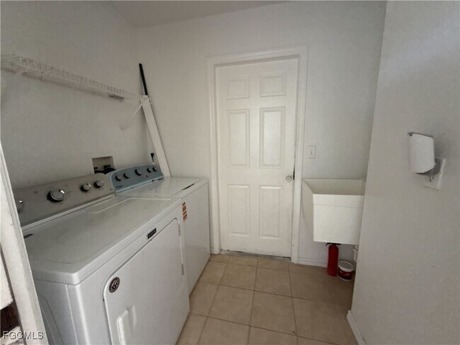 Building Photo - 809 Sea Urchin Cir