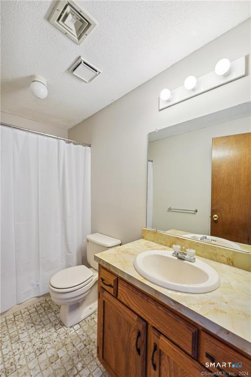Building Photo - 17 Oak Forest Dr
