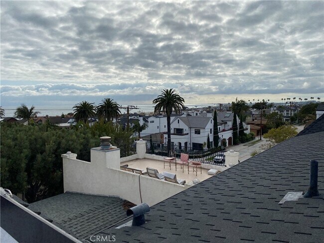 Building Photo - 302 Marguerite Ave