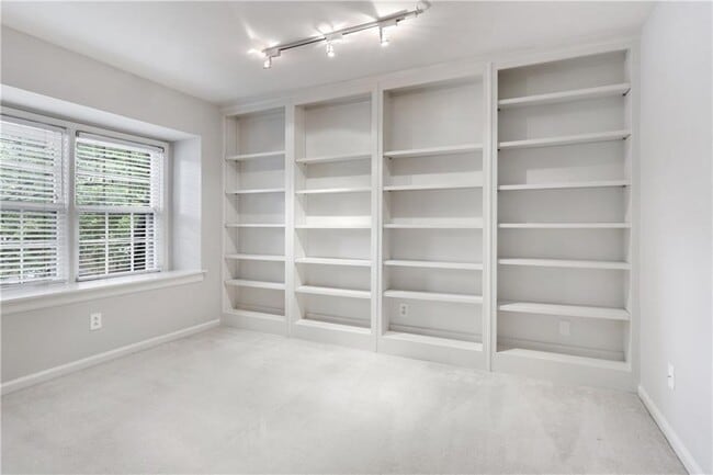 Building Photo - 60 Chaumont Square NW