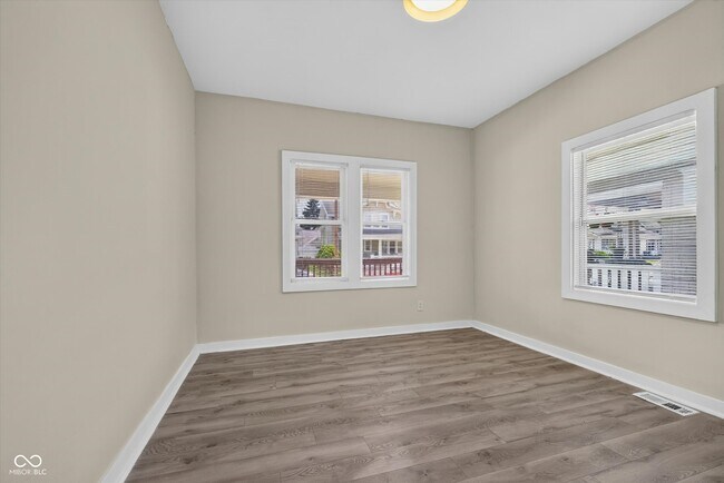 Building Photo - 320 W 39th St