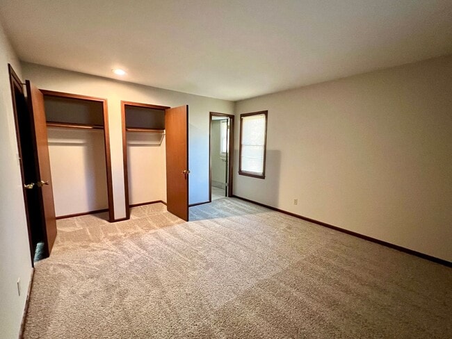 Building Photo - Amazing 4 Bedroom Home!