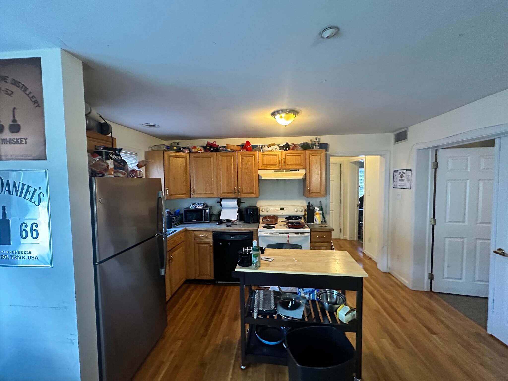 Building Photo - 64 Hillside St