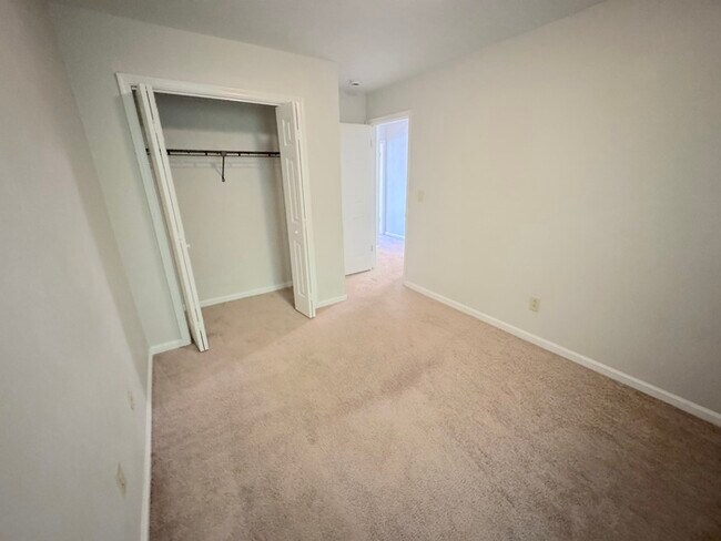 Building Photo - Come visit this cute 3 bedroom 1.5 bath in Chesapeake
