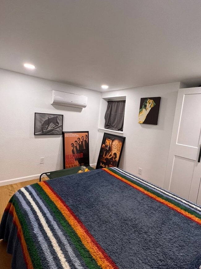 Building Photo - Mt Baker lower unit 2 bed and 1 bath next to it all!