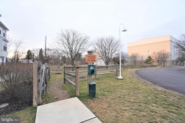 Building Photo - 13 Jessop Ln