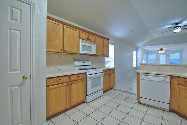 Building Photo - 120 Greenside Ln