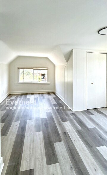 Building Photo - 792 E 232nd St