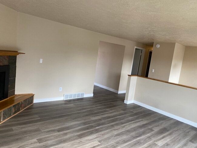 Building Photo - 2333 Cliff Swallow Dr