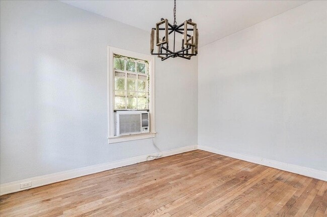 Building Photo - 1916 Robbins Pl