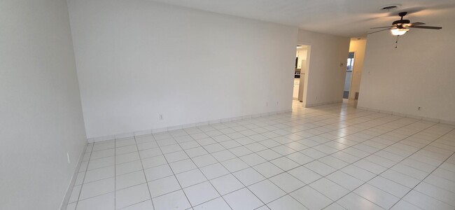 Building Photo - 1951 NE 56th St