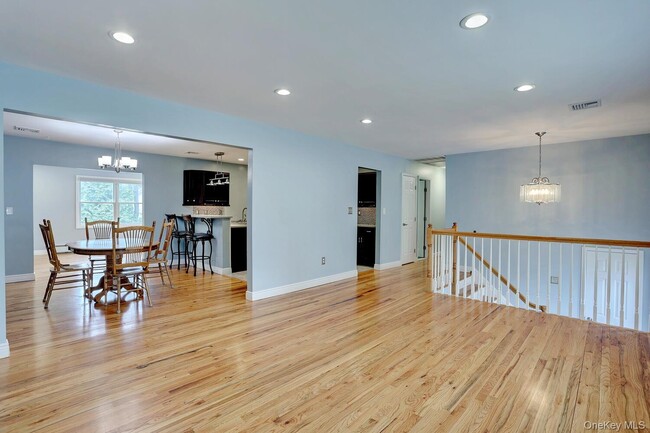 Building Photo - 6 Hemlock Ln
