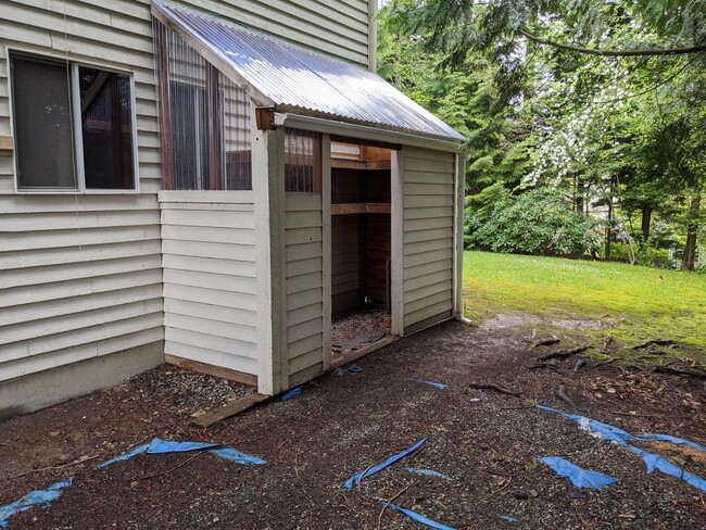 Building Photo - Bothell. Woodinville. Snohomish County. Ga...