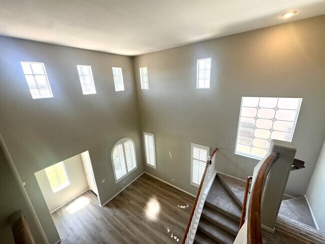Building Photo - Beautiful Winchester 4-Bedroom  Home!