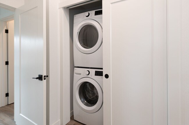Building Photo - Colorado Apartment Unit 4