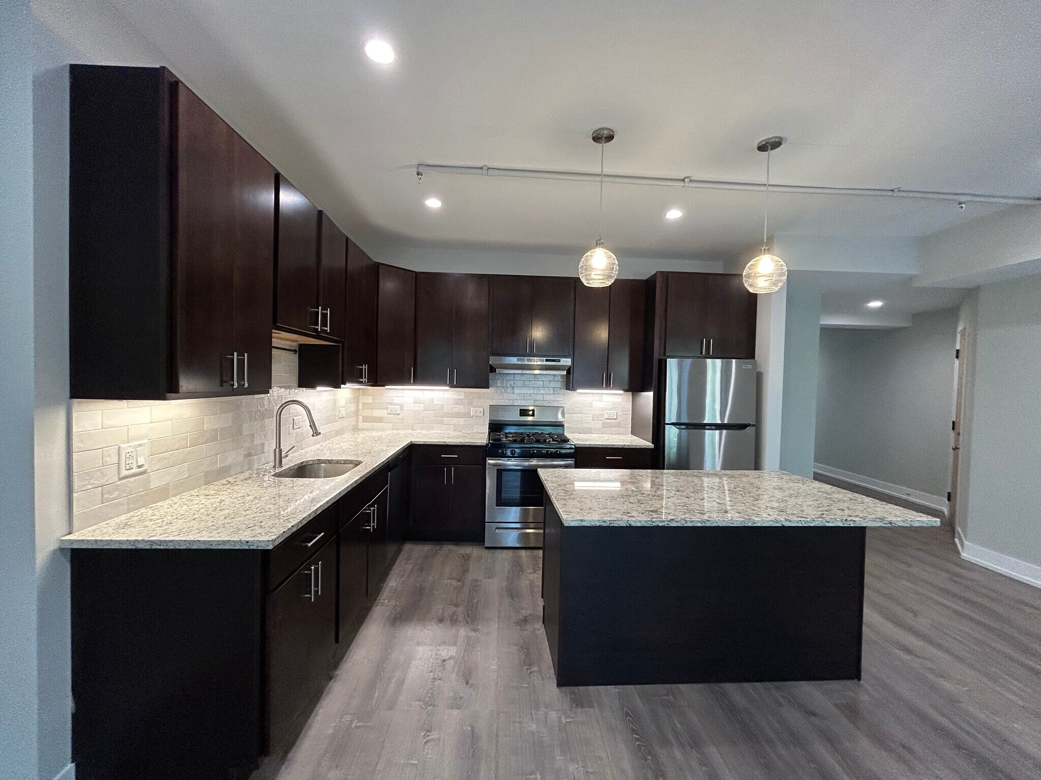 Building Photo - 1000 Crain St