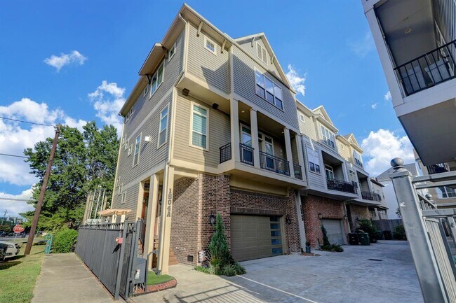 Building Photo - 1504 W 24th St