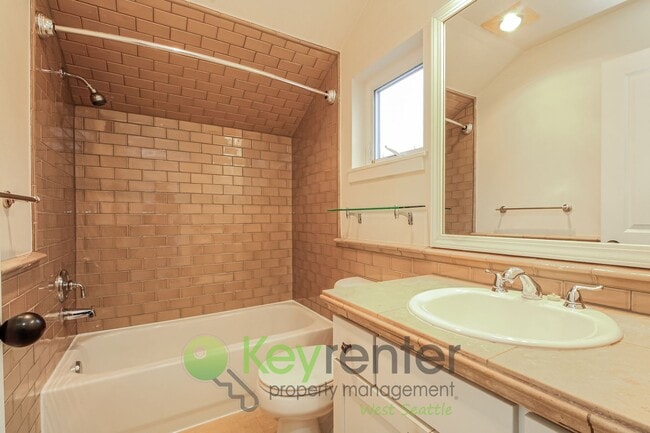 Building Photo - Modern Comfort Meets Urban Living in Seattle