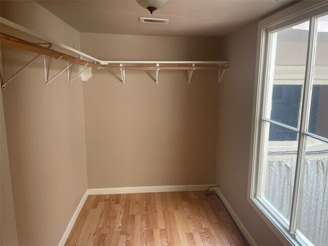 Building Photo - 2116 The Strand