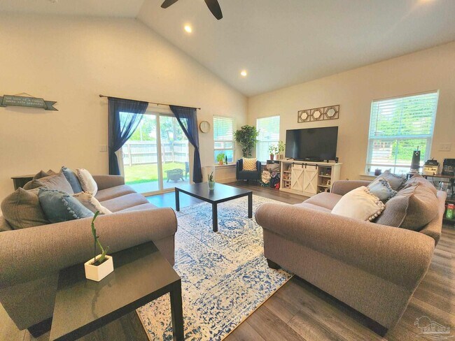 Building Photo - 1829 N 8th Ave