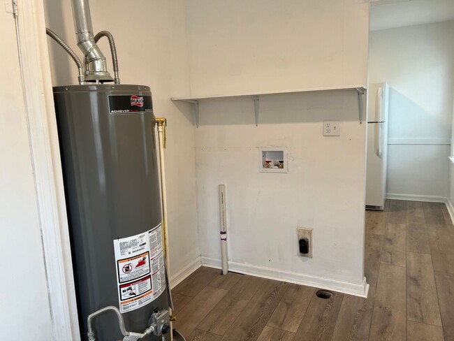 Building Photo - Beautiful Renovated 2 bedroom!