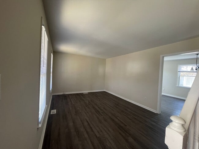 Building Photo - 1014 Colonial Ave