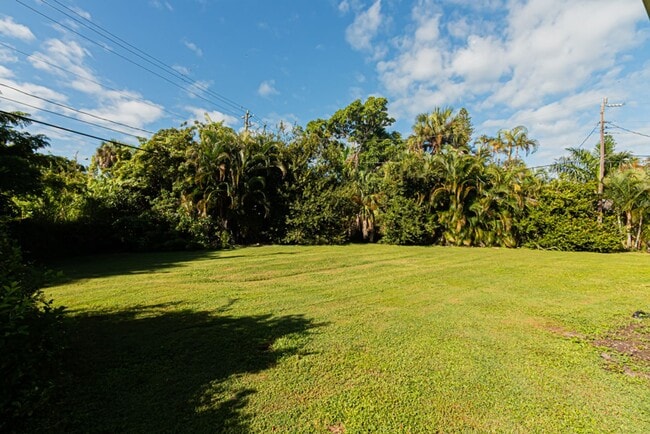 Building Photo - Annual Rental – Pet-Friendly Charming Napl...