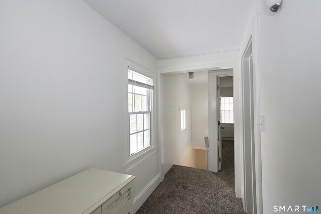 Building Photo - 48 W Branchville Rd