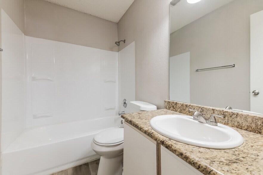 Building Photo - 1009 Springcreek Dr