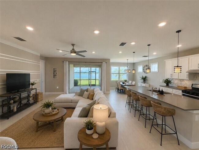 Building Photo - 42211 Edgewater Dr