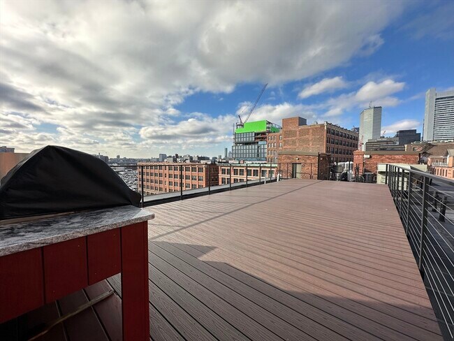 Building Photo - 319 A St