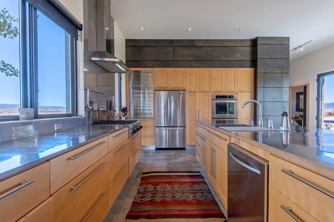 Building Photo - 5420 S 2000 W