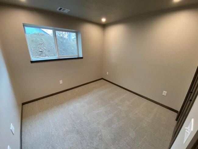 Building Photo - 218 S Elmwood Ave