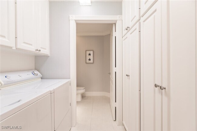 Building Photo - 6032 Towncenter Cir