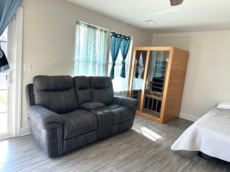 Building Photo - 8773 Elsing Green Dr