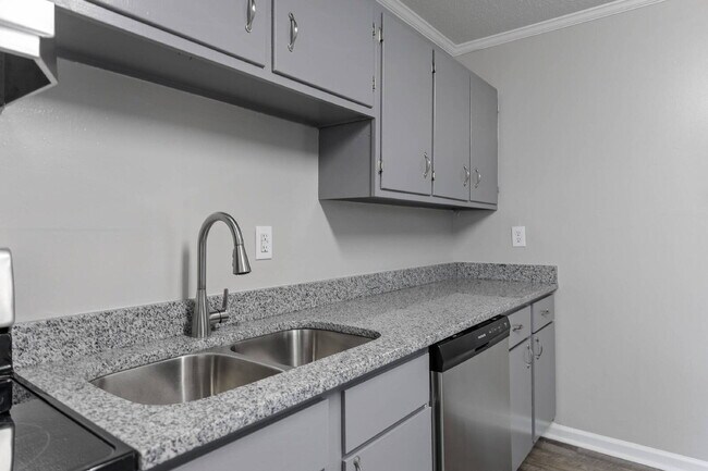 Building Photo - 105 P' Poole Ave #101: Red Bank 1Bed/1Bath Apartment w/ Laundry Units, Central AC, and Granite Co...