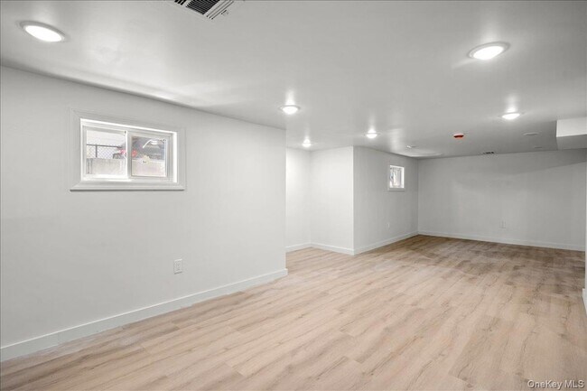 Building Photo - 100 High Ave