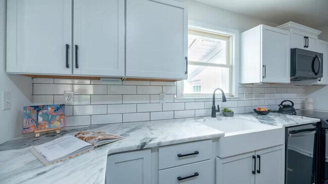 Building Photo - 4959 Parkside Dr