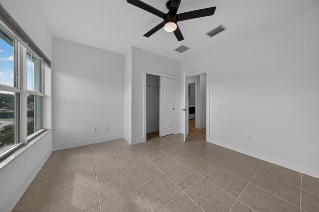 Building Photo - 1817 Sanderling Dr