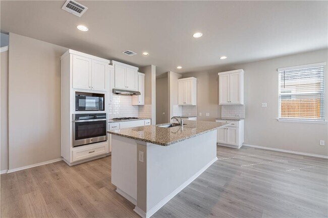 Building Photo - 220 Trailside Ln