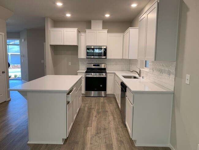 Building Photo - Gorgeous  4 Bed 2.5 Bath Home in Camas! Union School District! Laminate Floors Throughout Main! S...